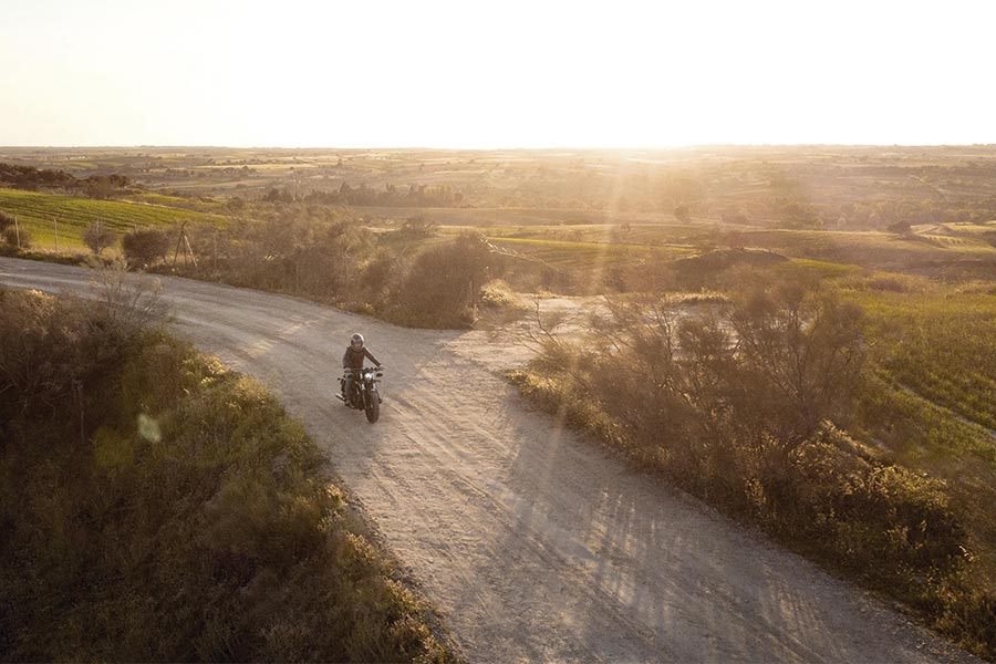 Camino moto verano
